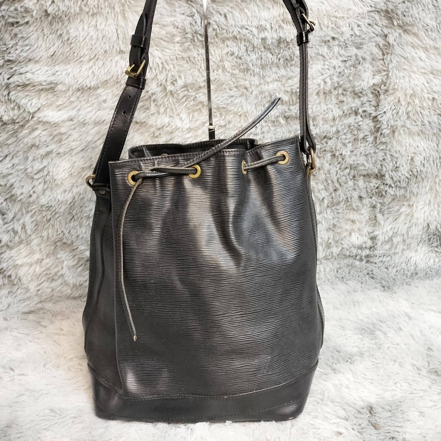 美品★LOUIS VUITTON エピ ノエ M59002 黒 b018