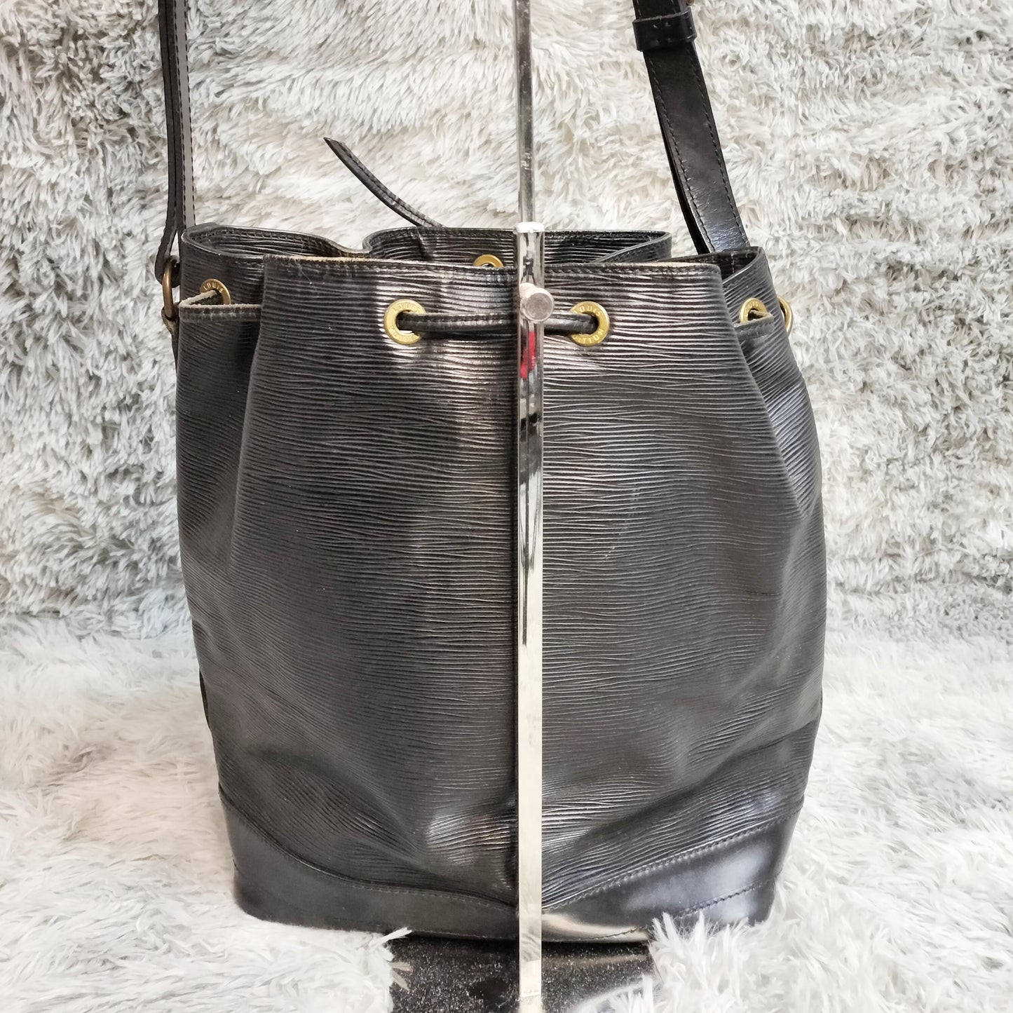 美品★LOUIS VUITTON エピ ノエ M59002 黒 b018
