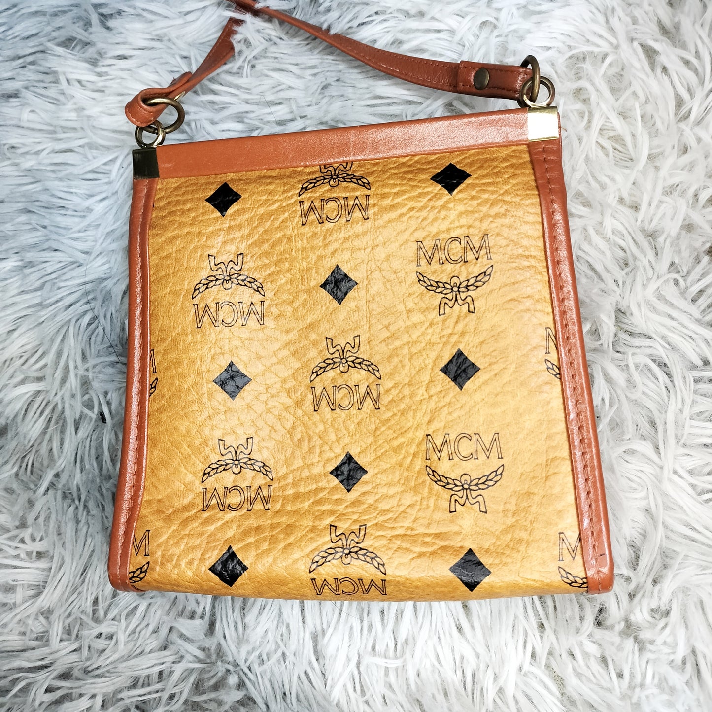 極美品・鑑定済★MCM ヴィセトスフラップショルダーバッグ b034