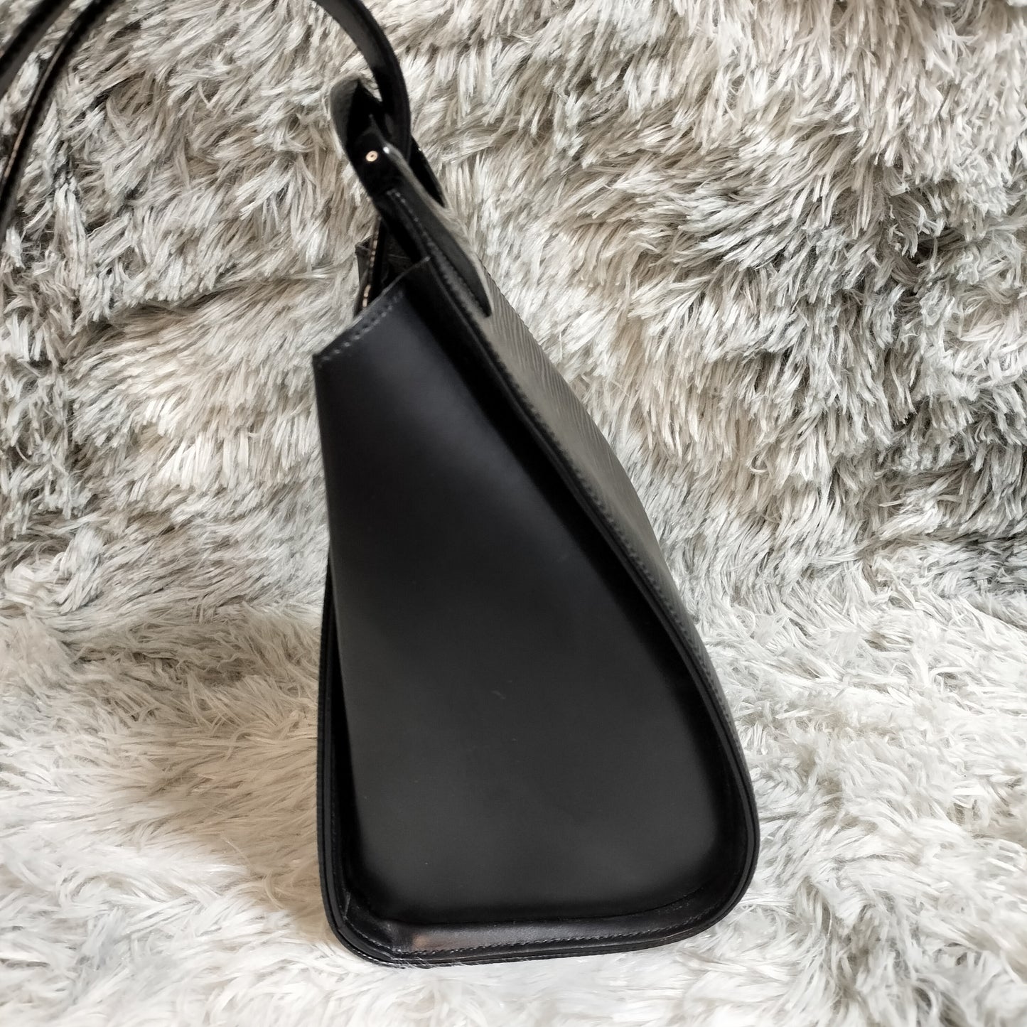 美品★LOUIS VUITTON エピ ミニュイ 黒 ショルダーバッグ b011