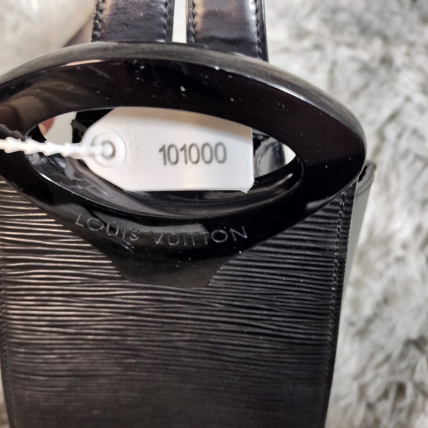 美品★LOUIS VUITTON エピ ミニュイ 黒 ショルダーバッグ b011