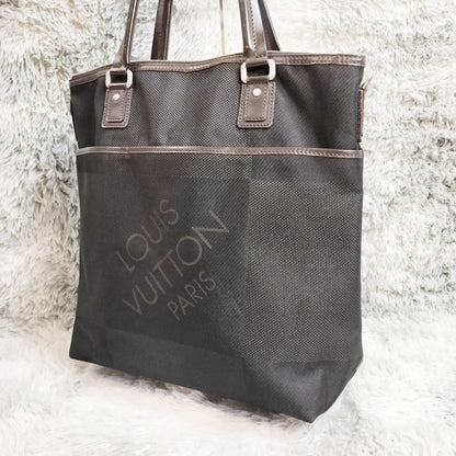 美品★LOUIS VUITTON M93085 クガール 黒 b016