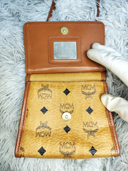 極美品・鑑定済★MCM ヴィセトスフラップショルダーバッグ b034
